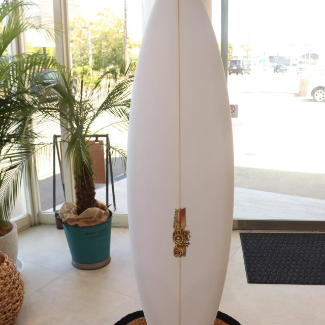 JS Industries | THE GOLDEN CHILD
(PU)
5'10"×18.1/4×2.1/4（25.0L)

Joel Parkinson’s World Title DNA.

完璧なアウトライン。
洗練されたロッカー。
そして、圧倒的なスピード。

2012年の伝説をベースに、現代のサーフィンへと最適化された、JS Industries渾身の1本🏄‍♂️✨
レトロなゴールドトラクターのロゴが、その特別感を演出しています！！

PINE SURFでは、その他にもJSの人気モデルを多数取り揃えています。
自分に合うボードのご相談も、お気軽にどうぞ！🌿

📍PINE SURF
三重県松阪市宝塚町1507-1
OPEN:11:00-20:00  CLOSED:Sundy
☎️0598-33-7505

#pinesurf #jsindustries #goldenchild #surfboard