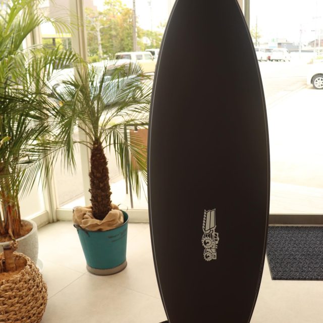 JS Industries | XERO FUSION
CARBOTUNE Technology.

5'9"×19.5/8×2.7/16(29.9L)

Speed in its purest form.

ベストセラー「XERO」の汎用性に、
さらなる爆発的なスピードを融合させた進化系、XERO FUSION。

最大の特徴は、JSが放つ最新のカーボンテクノロジー
「CARBOTUNE（カーボチューン）」
極限まで高められた反発力と、
驚くほどの軽量化。

ぜひ店頭で、その驚きの軽さと美しさを体感してください😌🌿

📍 PINE SURF
三重県松阪市宝塚町1507-1
OPEN：11:00-20:00
CLOSED：Sunday
☎️ 0598-33-7505

#pinesurf #jsindustries #zerofusion #surfbord