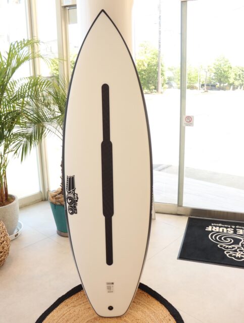 JS Industries | XERO FUSION (HYFI 3.0)
5'8" × 19.1/2" × 2.5/16" (27.6L)

The evolution of speed and pop.

JSのベストセラーモデル「XERO」のDNAを引き継ぎ、
どんなコンディションでも圧倒的なスピードとコントロール性能を発揮する進化系、XERO FUSION。

進化した最新のエポキシテクノロジー
「HYFI 3.0」仕様💫

驚異的な軽さに加え、
ターン時のしなりから爆発的な推進力を生み出す、
抜群のレスポンス性能を誇ります！！

日本の日常的な波のサイズから、
パフォーマンスな動きを狙いたい方に間違いのない1本🏄

ぜひ店頭で、HYFI 3.0ならではの圧倒的な軽さと
美しいクオリティを体感してください😌🌿

📍 PINE SURF
三重県松阪市宝塚町1507-1
OPEN：11:00-20:00
CLOSED：Sunday
☎️ 0598-33-7505

#pinesurf #jsindustries #xerofusion #surfboard #三重