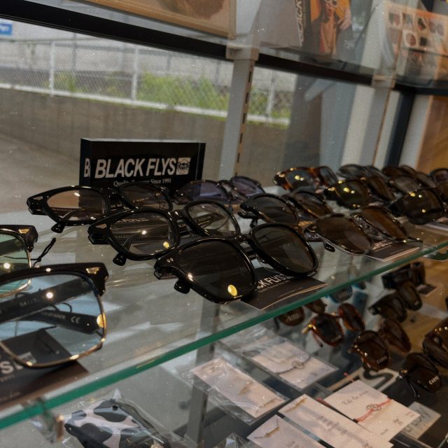 ⚡️ New Arrivals ⚡️
BLACK FLYSのサングラス大量入荷しました🕶️✨
定番の黒フレームから、これからの季節に外せないカラーレンズまで勢揃い。
間違いないラインナップです🔥
眩しい季節のお供に、あなただけの特別な1本を。
店頭でたくさん試着してみてください✨
📍 PINE SURF
三重県松阪市宝塚町1507-1
OPEN:11:00-20:00
CLOSED:Sunday
☎️ 0598-33-7505
#pinesurf #blackflys #surfshop #sunglasses #三重